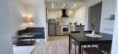 Cuisine ou kitchenette dans l'établissement Appartement lumineux 2 chambres