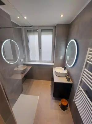 Salle de bains dans l'établissement Appartement 3 ch avec garage, proche Techn'hom