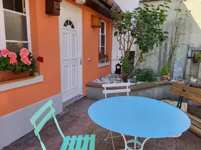Terrasse ou espace extérieur de l'établissement L'Essentiel-Appartement neuf et cosy avec piscine