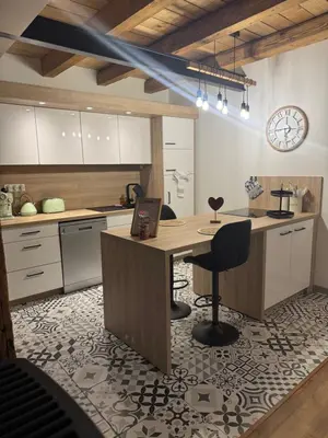 Cuisine ou kitchenette dans l'établissement la grange de Guew