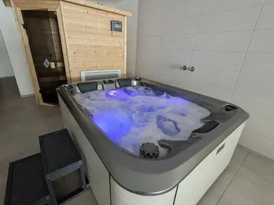 Plan de l'établissement Gîte Montagne avec Piscine Chauffée, Spa et Sauna - Les Roches - FR-1-589-656