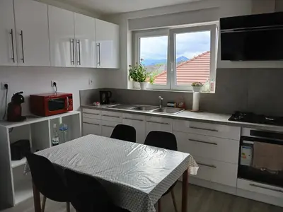 Cuisine ou kitchenette dans l'établissement Appartement entier F3 rénové - Petite pause à Sélestat