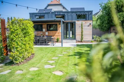 Jardin de l'établissement Tiny House des Cigognes