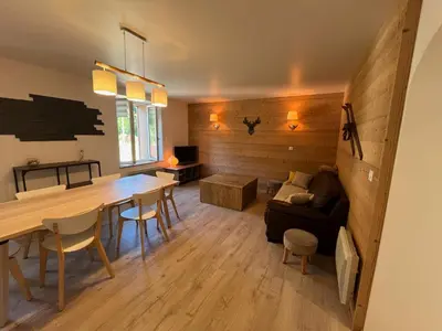 Télévision ou salle de divertissement dans l'établissement Loft 5 personnes type chalet avec jardin