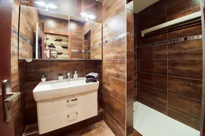 Salle de bains dans l'établissement L'Alsacien Plaisir- Balnéo-Wifi-Netflix