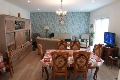 Télévision ou salle de divertissement dans l'établissement Gîte Guldangel