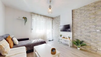 Télévision ou salle de divertissement dans l'établissement Suite Lounge avec parking