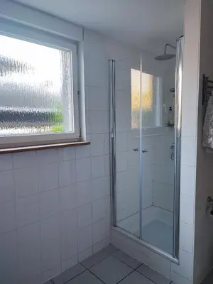 Salle de bains dans l'établissement Le jardin d'Horace o Im Garten von Horaz