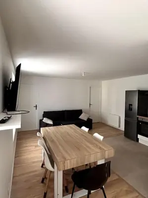 Télévision ou salle de divertissement dans l'établissement Appartement proche La Bresse