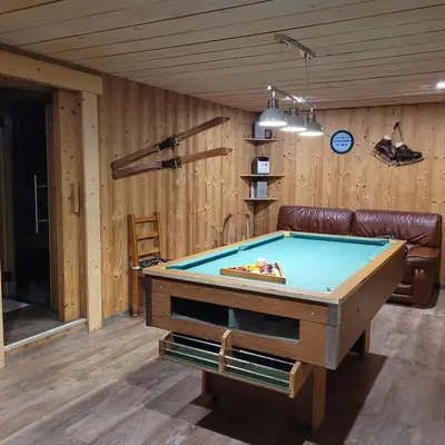 Billard dans l'établissement la Marcairie