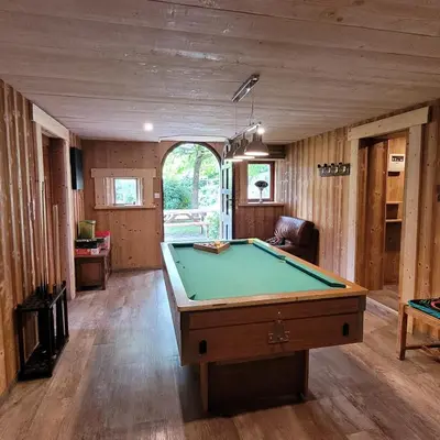 Billard dans l'établissement la Marcairie
