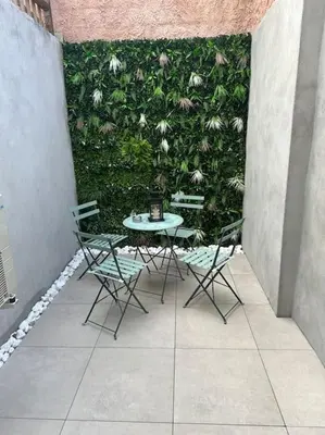 Balcon ou terrasse dans l'établissement 50 nuances de rouge