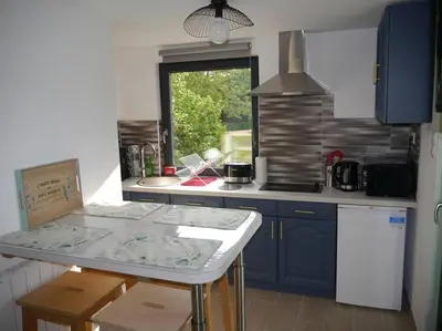 Cuisine ou kitchenette dans l'établissement Eloie'gnez-vous au fil de l'eau