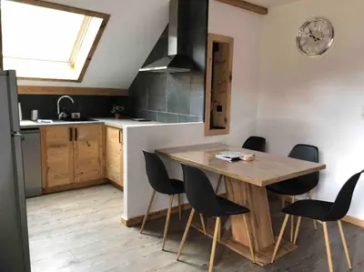 Cuisine ou kitchenette dans l'établissement Appartement Des 2 Vallées,proche de tous commerces