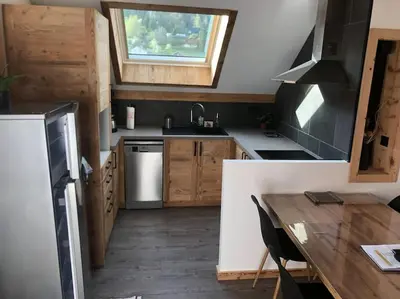 Cuisine ou kitchenette dans l'établissement Appartement Des 2 Vallées,proche de tous commerces