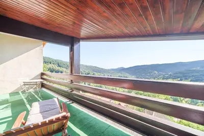 Vue générale sur la montagne ou vue sur la montagne depuis l'appartement