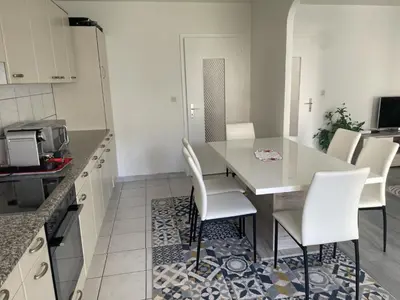 Plan de l'établissement APPARTAMENT 85m2 A 5KM DE BASEL AU 1ERE ETAGE DANS UN CARTIER TRES CALME