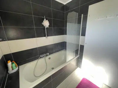 Plan de l'établissement APPARTAMENT 85m2 A 5KM DE BASEL AU 1ERE ETAGE DANS UN CARTIER TRES CALME