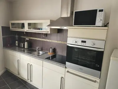 Cuisine ou kitchenette dans l'établissement Le Denfert - Wifi Netflix - Quais de Savoureuse
