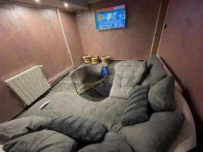 Coin salon dans l'établissement Maison De Luxe Pour 14 personnes - SPA - Billard - Sport - Baby-foot