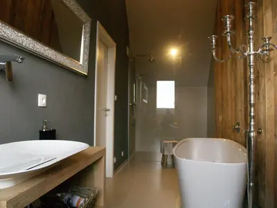 Salle de bains dans l'établissement Le Holzberg et ses Suites