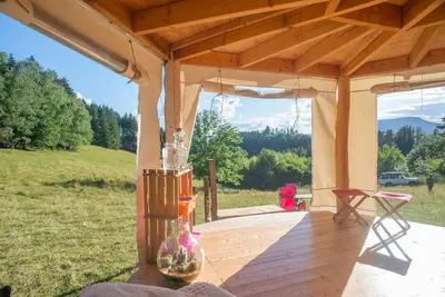 Vue générale sur la montagne ou vue sur la montagne depuis la tente de luxe