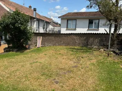 Jardin de l'établissement Appartement lumineux et agréable avec jardin