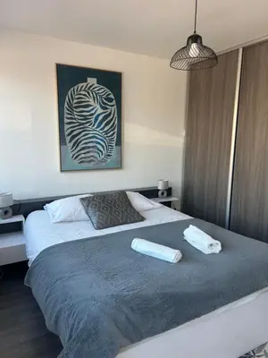 Un ou plusieurs lits dans un hébergement de l'établissement Duplex 65m2 lumineux avec vue sur le chateau 3 étoiles