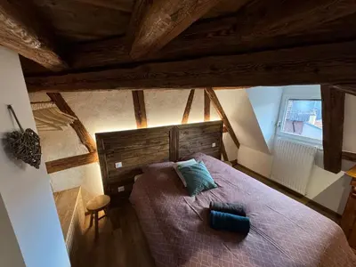 Un ou plusieurs lits dans un hébergement de l'établissement Gite Premium au grenier de l'Ours