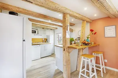 Cuisine ou kitchenette dans l'établissement BRETZEL gîte dans maison Alsacienne, Eguisheim