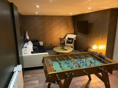 Salle de jeux dans l'établissement Ferme de Chenezeau - 15 personnes , 7 chambres