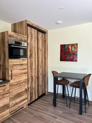Cuisine ou kitchenette dans l'établissement LA VALENTINE Love room GITES DES 3 LAVOIRS