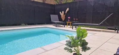 Piscine de l'établissement LE GRAND GITE - Gîte des 3 lavoirs ou située à proximité