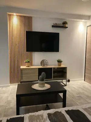 Télévision ou salle de divertissement dans l'établissement Maisonnette