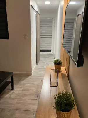 Télévision ou salle de divertissement dans l'établissement Maisonnette