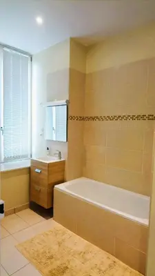 Salle de bains dans l'établissement Chambres d'hôtes au Château Léon