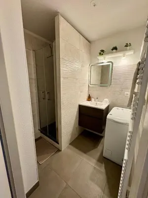 Salle de bains dans l'établissement Bienvenue au Raio de Sol - Centre Ville - 2 Guests