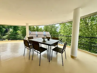 Balcon ou terrasse dans l'établissement La Tour du Lac, gîte bel & spacieux à côté du lac de Gerardmer