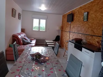 Cuisine ou kitchenette dans l'établissement les chalets Lololange