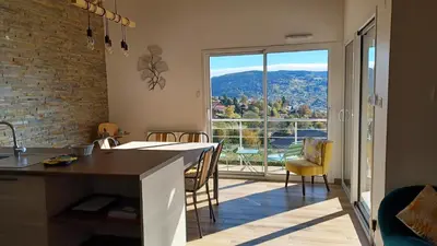 Vue générale sur la montagne ou vue sur la montagne depuis le chalet