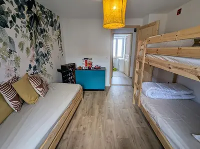 Un ou plusieurs lits dans un hébergement de l'établissement Le grenier du Rempart, appartement au coeur du village