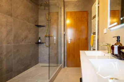 Salle de bains dans l'établissement LES GRANGES DE JADIS ALSACE Bis