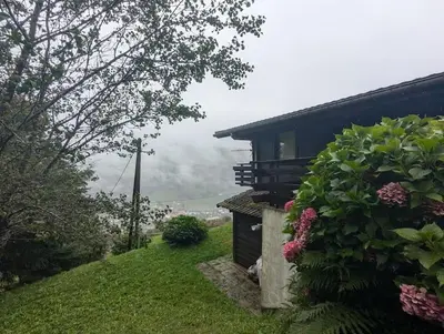 Jardin de l'établissement Le Petit Chalet Bellevue - COSY calme parking