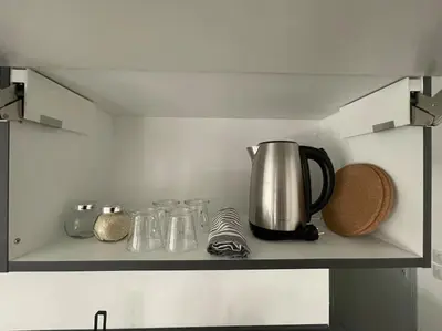 Cuisine ou kitchenette dans l'établissement T2 Elio - proche gare et aéroport, parking privé