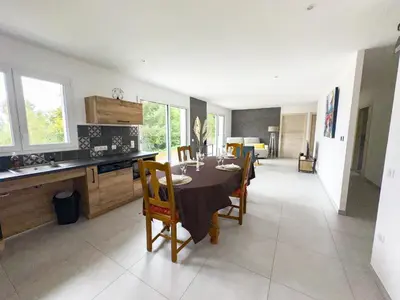Cuisine ou kitchenette dans l'établissement Gîte chêne