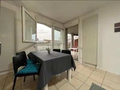 Plan de l'établissement T2 7 Lys - central, terrasse, garage