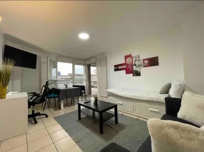 Télévision ou salle de divertissement dans l'établissement T2 7 Lys - central, terrasse, garage