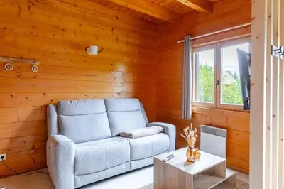 Coin salon dans l'établissement Domaine la Clairière et Bain nordique