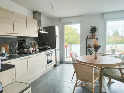 Cuisine ou kitchenette dans l'établissement Spacieux appartement lumineux