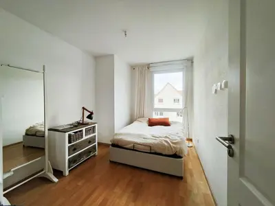 Un ou plusieurs lits dans un hébergement de l'établissement Spacieux appartement lumineux